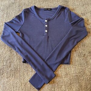 Woman’s long sleeve crop top. Ribbed. 3 button. Shein size small.